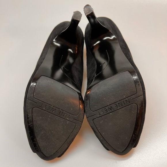 Nine West FEELNGOODR Scalloped Black Suede Peep Toe Heels - Picture 7 of 7